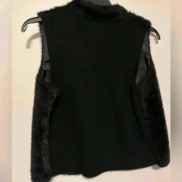 Designer Originals Women’s Black Faux Fur Vest Knit Back Size Petite Medium PM - Picture 3 of 4